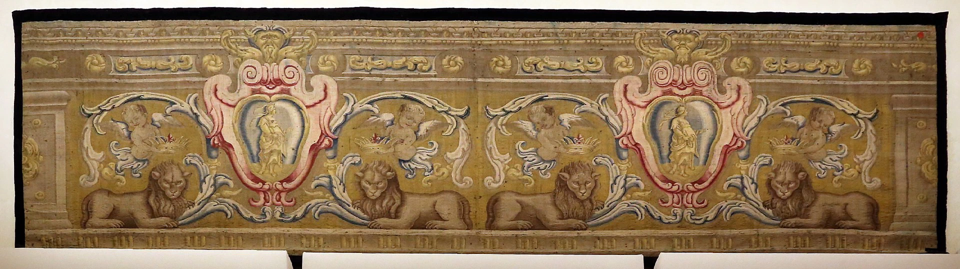 Arazzeria medicea, su dis. di Alessandro Rosi, spalliera con leoni inconoronati da putti e figure